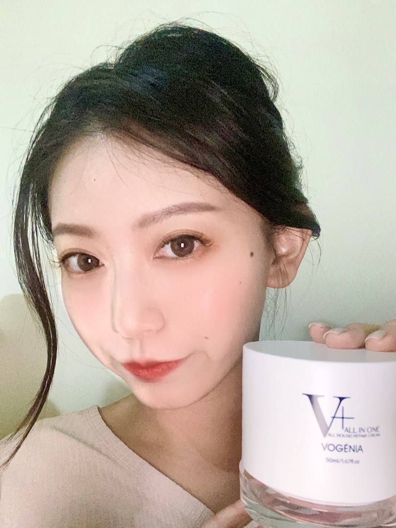 女人知己試用大隊,口碑行銷,部落客行銷,V+全方位修護乳霜,VOGÉNIA V+全方位修護乳霜,舒緩肌膚壓力,生活壓力也是會造成肌膚老化的原因之一,有研究報告指出，生活壓力可能是指生理上的睡眠不足,工作的壓力,人際關係等，還有外在的環境,現今的疫情,氣候的變化，這些對於肌膚來說都是一個壓力的來源。,懶人福星 一罐就足夠,專利研發,保持肌膚水潤度，使肌膚如絲般順滑,有助於舒緩和護理肌膚,提升肌膚對環境傷害的保護力優良製作,國際認證,專業技術