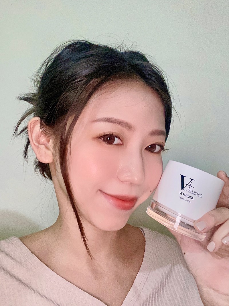 女人知己試用大隊,口碑行銷,部落客行銷,V+全方位修護乳霜,VOGÉNIA V+全方位修護乳霜,舒緩肌膚壓力,生活壓力也是會造成肌膚老化的原因之一,有研究報告指出，生活壓力可能是指生理上的睡眠不足,工作的壓力,人際關係等，還有外在的環境,現今的疫情,氣候的變化，這些對於肌膚來說都是一個壓力的來源。,懶人福星 一罐就足夠,專利研發,保持肌膚水潤度，使肌膚如絲般順滑,有助於舒緩和護理肌膚,提升肌膚對環境傷害的保護力優良製作,國際認證,專業技術