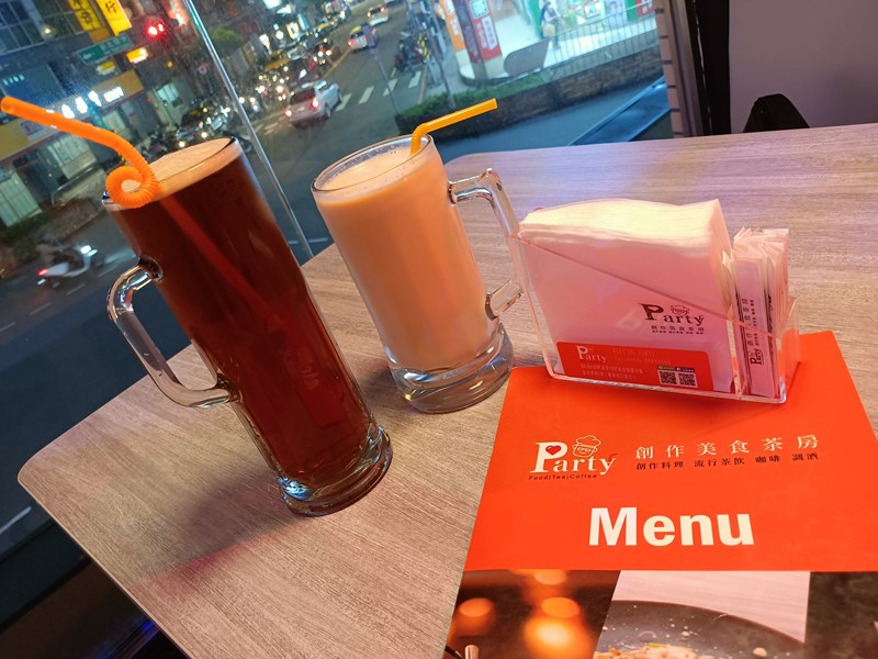 女人知己試用大隊,口碑行銷,部落客行銷,Party創作美食茶房,永和餐廳,親子餐廳,商務聚會,生日聚會,學生聚會,過年聚會,跨年聚會,包廂區,吸菸區,可包場,可投影,免費WIFI,每桌都有提供電源插座.USB插座,調酒,特調飲品,有提供桌遊,營業到凌晨3點,美食探索.歡樂聚會.盡在party,大台北最寬敞時尚的暢飲店,99元流行飲品無限暢飲一天,299元花式調酒無限暢飲一天,全國獨一無二 流行飲品+花式調酒同步暢飲,1000元消費卷享半年份無限暢飲,1800元消費卷享一年份無限暢飲,【Party行動辦公室包月方案】：1個月2999元(每日10：00-晚上11：00  /   流行茶飲無限暢飲+75元內茶點1份   /  可享套餐.茶點9折優惠)