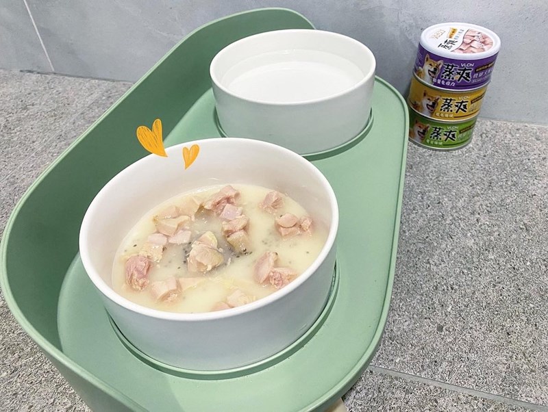 女人知己試用大隊,口碑行銷,部落客行銷,維齊 Vi.Chi 蒸爽機腿犬餐罐 80g,鮮嫩大塊雞腿肉,機能高湯補充營養與水分,低卡路里,低脂肪,易吸收,增強體質,大塊肉塊,口感十足