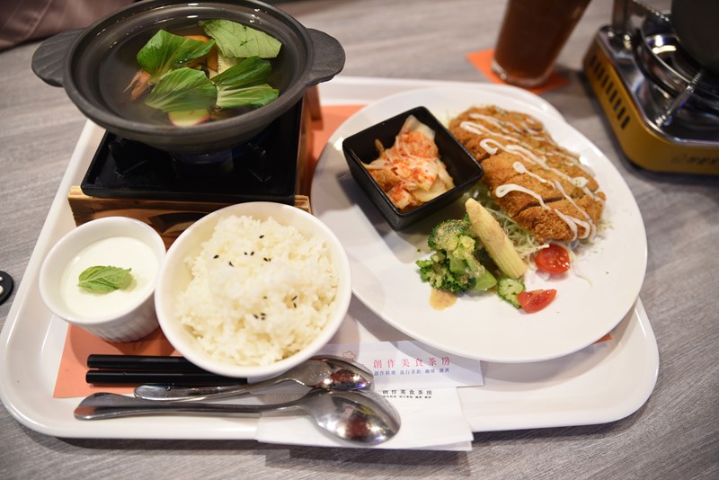 女人知己試用大隊,口碑行銷,部落客行銷,Party創作美食茶房,永和餐廳,親子餐廳,商務聚會,生日聚會,學生聚會,過年聚會,跨年聚會,包廂區,吸菸區,可包場,可投影,免費WIFI,每桌都有提供電源插座.USB插座,調酒,特調飲品,有提供桌遊,營業到凌晨3點,美食探索.歡樂聚會.盡在party,大台北最寬敞時尚的暢飲店,99元流行飲品無限暢飲一天,299元花式調酒無限暢飲一天,全國獨一無二 流行飲品+花式調酒同步暢飲,1000元消費卷享半年份無限暢飲,1800元消費卷享一年份無限暢飲,【Party行動辦公室包月方案】：1個月2999元(每日10：00-晚上11：00  /   流行茶飲無限暢飲+75元內茶點1份   /  可享套餐.茶點9折優惠)