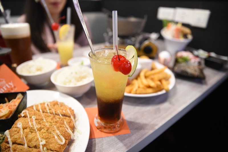 女人知己試用大隊,口碑行銷,部落客行銷,Party創作美食茶房,永和餐廳,親子餐廳,商務聚會,生日聚會,學生聚會,過年聚會,跨年聚會,包廂區,吸菸區,可包場,可投影,免費WIFI,每桌都有提供電源插座.USB插座,調酒,特調飲品,有提供桌遊,營業到凌晨3點,美食探索.歡樂聚會.盡在party,大台北最寬敞時尚的暢飲店,99元流行飲品無限暢飲一天,299元花式調酒無限暢飲一天,全國獨一無二 流行飲品+花式調酒同步暢飲,1000元消費卷享半年份無限暢飲,1800元消費卷享一年份無限暢飲,【Party行動辦公室包月方案】：1個月2999元(每日10：00-晚上11：00  /   流行茶飲無限暢飲+75元內茶點1份   /  可享套餐.茶點9折優惠)