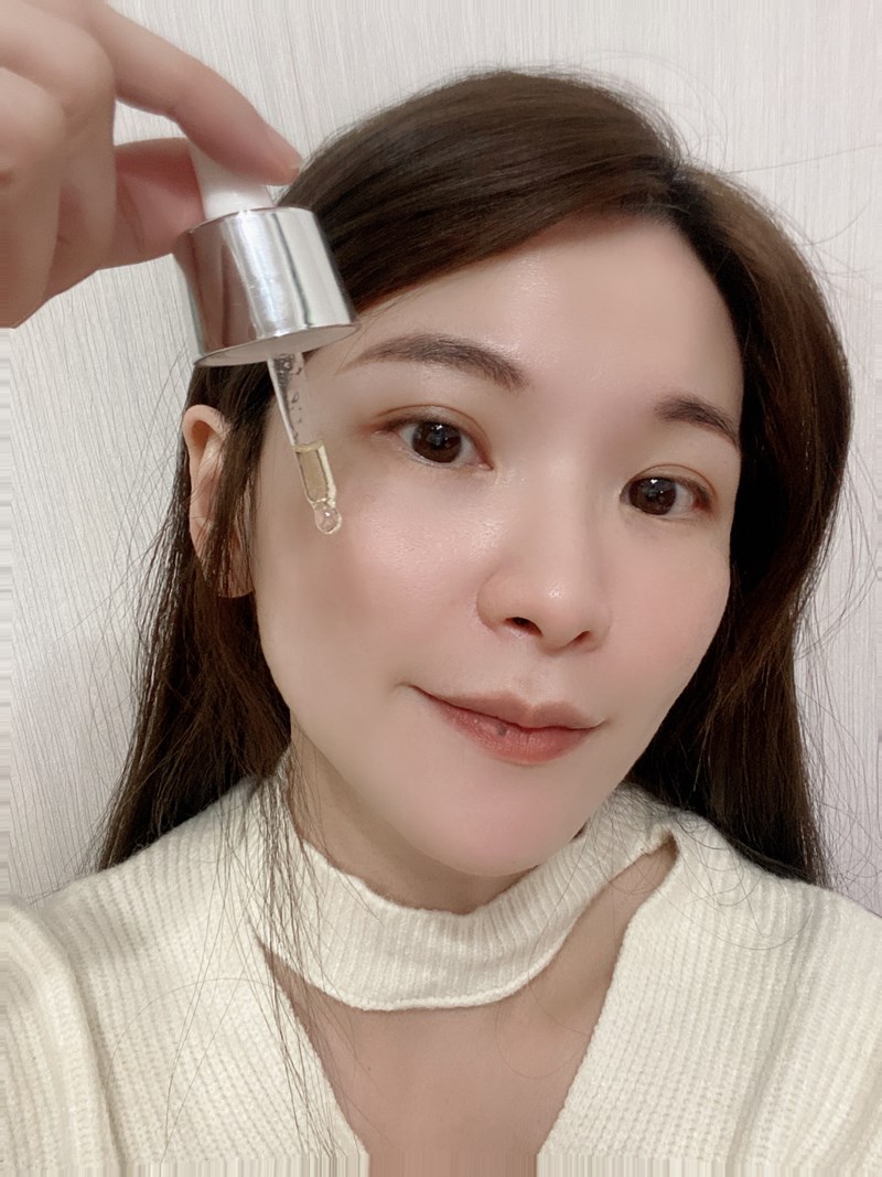 女人知己試用大隊,口碑行銷,部落客行銷,FLEUR CUI繁花萃 金萃賦活油,FLEUR CUI 金萃賦活油,繁花萃 金萃賦活油,小金瓶,舒緩疲倦的肌膚,臉部保養油,鎖水保濕,撫平細紋,天然精油香氣，可紓緩壓力,防止肌膚老化