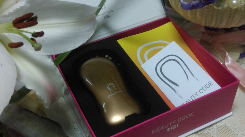 女人知己試用大隊,魔幻奇肌紅光儀,時光密碼,
BeautyCode,紅光儀/紅光機/美容儀/光療機,緊緻,Q彈,膠原自生,非侵入式,無傷口,
居家保養,撫紋,能量直達真皮層