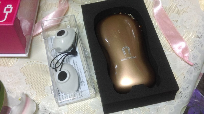 女人知己試用大隊,魔幻奇肌紅光儀,時光密碼,
BeautyCode,紅光儀/紅光機/美容儀/光療機,緊緻,Q彈,膠原自生,非侵入式,無傷口,
居家保養,撫紋,能量直達真皮層