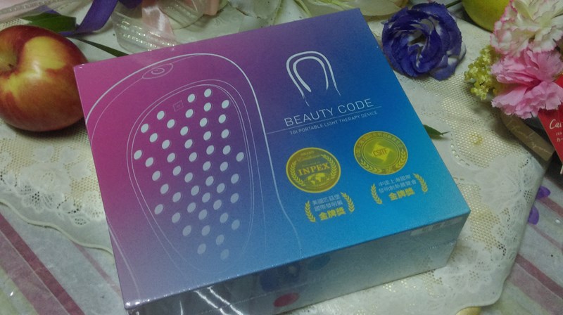 女人知己試用大隊,魔幻奇肌紅光儀,時光密碼,
BeautyCode,紅光儀/紅光機/美容儀/光療機,緊緻,Q彈,膠原自生,非侵入式,無傷口,
居家保養,撫紋,能量直達真皮層