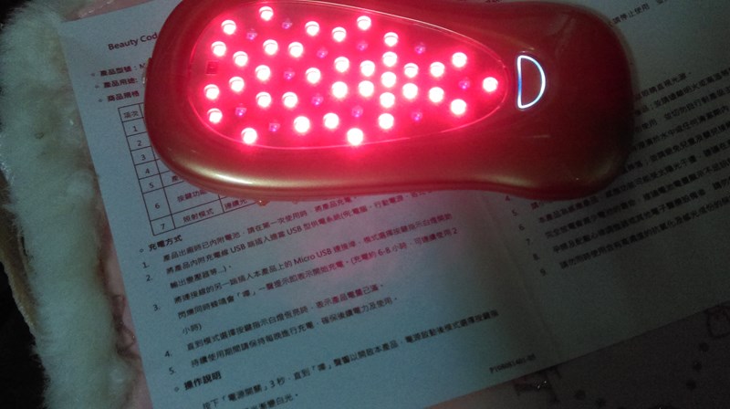 女人知己試用大隊,魔幻奇肌紅光儀,時光密碼,
BeautyCode,紅光儀/紅光機/美容儀/光療機,緊緻,Q彈,膠原自生,非侵入式,無傷口,
居家保養,撫紋,能量直達真皮層