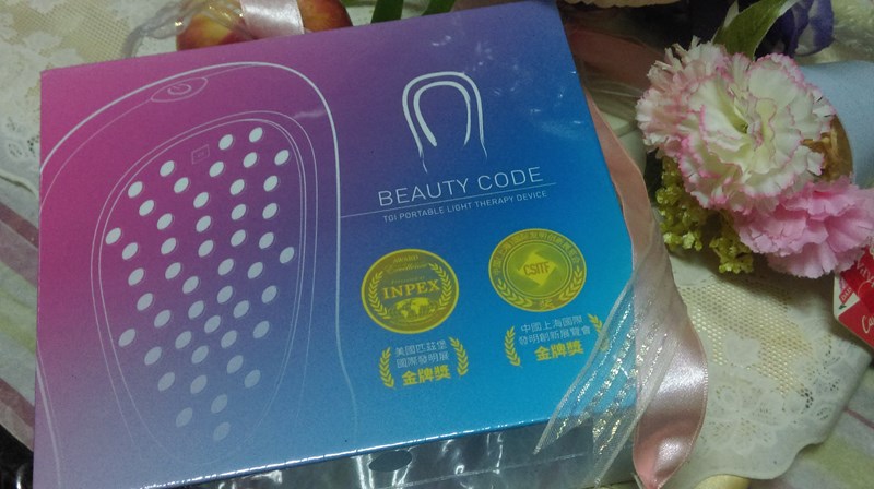 女人知己試用大隊,魔幻奇肌紅光儀,時光密碼,
BeautyCode,紅光儀/紅光機/美容儀/光療機,緊緻,Q彈,膠原自生,非侵入式,無傷口,
居家保養,撫紋,能量直達真皮層