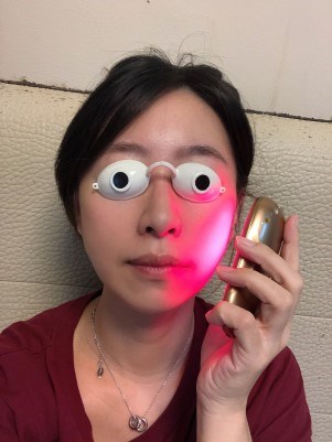 女人知己試用大隊,魔幻奇肌紅光儀,時光密碼,
BeautyCode,紅光儀/紅光機/美容儀/光療機,緊緻,Q彈,膠原自生,非侵入式,無傷口,
居家保養,撫紋,能量直達真皮層