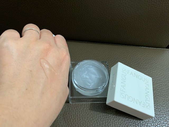 女人知己試用大隊,銀耳多醣活妍晶萃逆時凝沙凍,銀耳萃取,
植萃精華,吉拉索蘆薈萃取,祕魯人蔘根,橄欖葉萃取,
露珠草萃取液,無人工香料,不含酒精,
清爽不黏膩,保濕,柔嫩,光滑,緊實,改善暗沉
