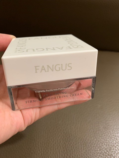 女人知己試用大隊,銀耳多醣活妍晶萃逆時凝沙凍,銀耳萃取,
植萃精華,吉拉索蘆薈萃取,祕魯人蔘根,橄欖葉萃取,
露珠草萃取液,無人工香料,不含酒精,
清爽不黏膩,保濕,柔嫩,光滑,緊實,改善暗沉
