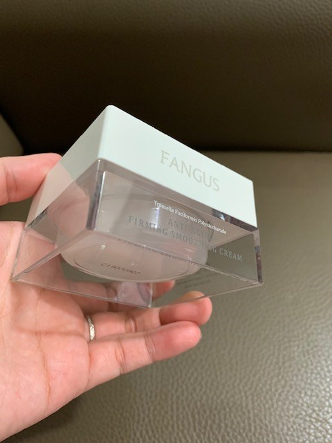 女人知己試用大隊,銀耳多醣活妍晶萃逆時凝沙凍,銀耳萃取,
植萃精華,吉拉索蘆薈萃取,祕魯人蔘根,橄欖葉萃取,
露珠草萃取液,無人工香料,不含酒精,
清爽不黏膩,保濕,柔嫩,光滑,緊實,改善暗沉
