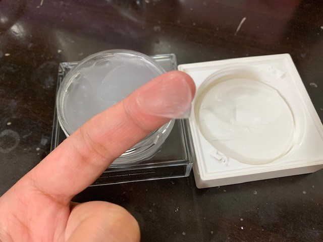 女人知己試用大隊,銀耳多醣活妍晶萃逆時凝沙凍,銀耳萃取,
植萃精華,吉拉索蘆薈萃取,祕魯人蔘根,橄欖葉萃取,
露珠草萃取液,無人工香料,不含酒精,
清爽不黏膩,保濕,柔嫩,光滑,緊實,改善暗沉
