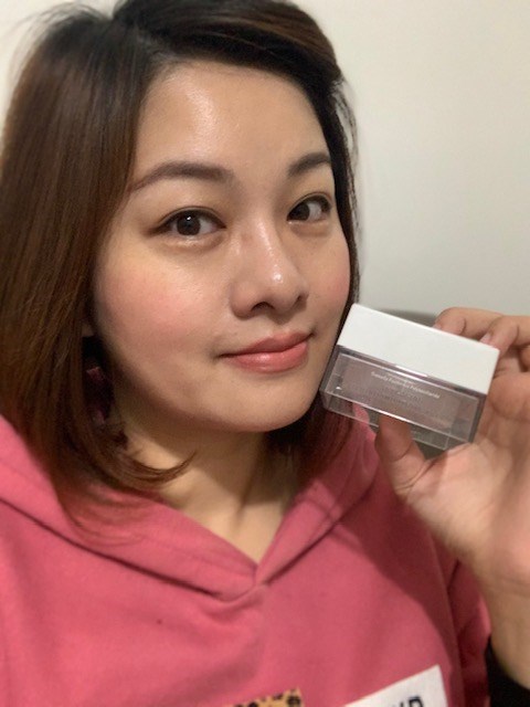 女人知己試用大隊,銀耳多醣活妍晶萃逆時凝沙凍,銀耳萃取,
植萃精華,吉拉索蘆薈萃取,祕魯人蔘根,橄欖葉萃取,
露珠草萃取液,無人工香料,不含酒精,
清爽不黏膩,保濕,柔嫩,光滑,緊實,改善暗沉
