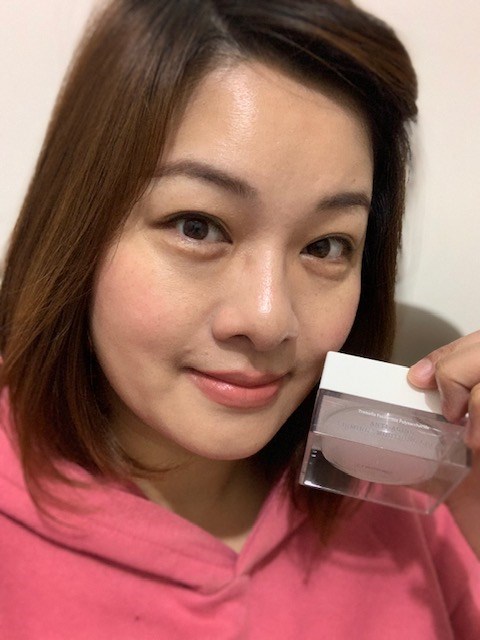 女人知己試用大隊,銀耳多醣活妍晶萃逆時凝沙凍,銀耳萃取,
植萃精華,吉拉索蘆薈萃取,祕魯人蔘根,橄欖葉萃取,
露珠草萃取液,無人工香料,不含酒精,
清爽不黏膩,保濕,柔嫩,光滑,緊實,改善暗沉
