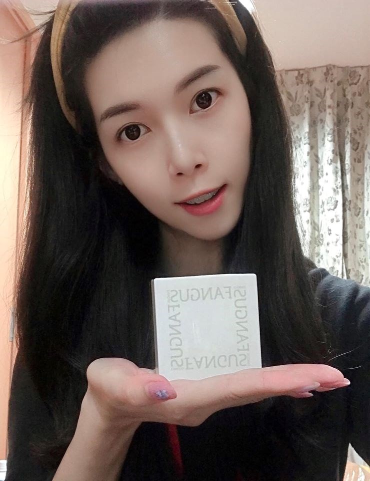 女人知己試用大隊,銀耳多醣活妍晶萃逆時凝沙凍,銀耳萃取,
植萃精華,吉拉索蘆薈萃取,祕魯人蔘根,橄欖葉萃取,
露珠草萃取液,無人工香料,不含酒精,
清爽不黏膩,保濕,柔嫩,光滑,緊實,改善暗沉
