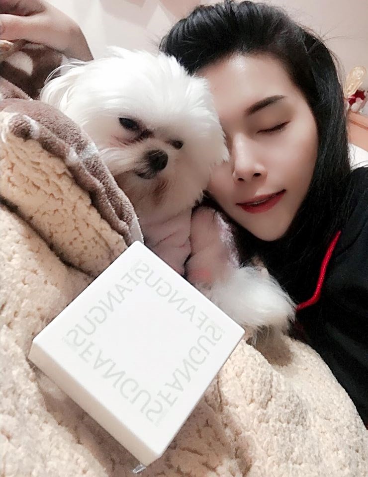 女人知己試用大隊,銀耳多醣活妍晶萃逆時凝沙凍,銀耳萃取,
植萃精華,吉拉索蘆薈萃取,祕魯人蔘根,橄欖葉萃取,
露珠草萃取液,無人工香料,不含酒精,
清爽不黏膩,保濕,柔嫩,光滑,緊實,改善暗沉
