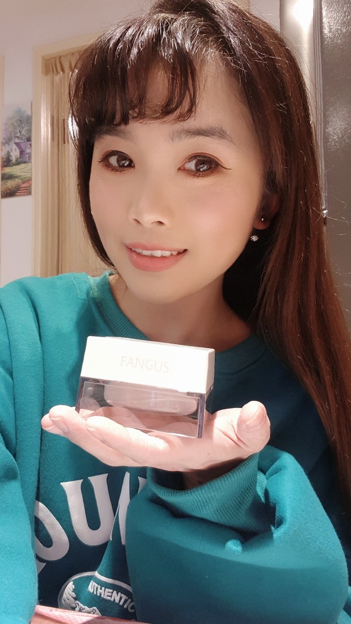 女人知己試用大隊,銀耳多醣活妍晶萃逆時凝沙凍,銀耳萃取,
植萃精華,吉拉索蘆薈萃取,祕魯人蔘根,橄欖葉萃取,
露珠草萃取液,無人工香料,不含酒精,
清爽不黏膩,保濕,柔嫩,光滑,緊實,改善暗沉
