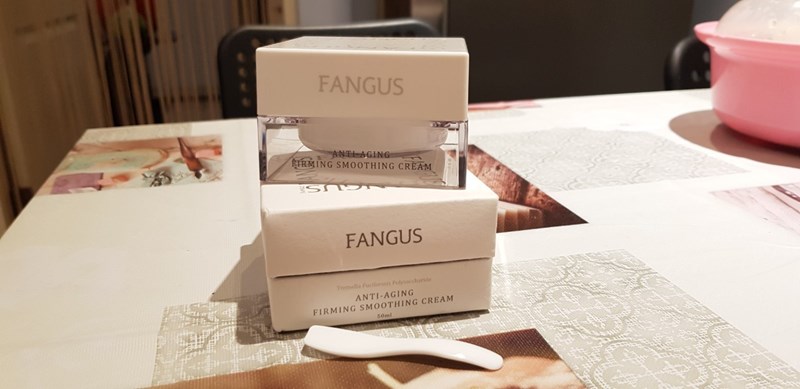 女人知己試用大隊,銀耳多醣活妍晶萃逆時凝沙凍,銀耳萃取,
植萃精華,吉拉索蘆薈萃取,祕魯人蔘根,橄欖葉萃取,
露珠草萃取液,無人工香料,不含酒精,
清爽不黏膩,保濕,柔嫩,光滑,緊實,改善暗沉
