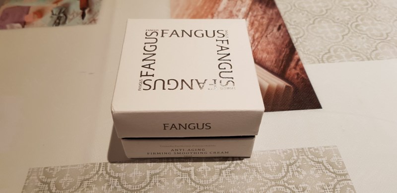 女人知己試用大隊,銀耳多醣活妍晶萃逆時凝沙凍,銀耳萃取,
植萃精華,吉拉索蘆薈萃取,祕魯人蔘根,橄欖葉萃取,
露珠草萃取液,無人工香料,不含酒精,
清爽不黏膩,保濕,柔嫩,光滑,緊實,改善暗沉
