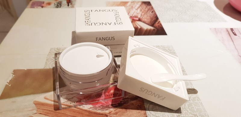 女人知己試用大隊,銀耳多醣活妍晶萃逆時凝沙凍,銀耳萃取,
植萃精華,吉拉索蘆薈萃取,祕魯人蔘根,橄欖葉萃取,
露珠草萃取液,無人工香料,不含酒精,
清爽不黏膩,保濕,柔嫩,光滑,緊實,改善暗沉
