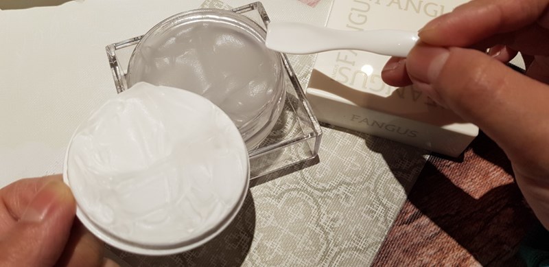 女人知己試用大隊,銀耳多醣活妍晶萃逆時凝沙凍,銀耳萃取,
植萃精華,吉拉索蘆薈萃取,祕魯人蔘根,橄欖葉萃取,
露珠草萃取液,無人工香料,不含酒精,
清爽不黏膩,保濕,柔嫩,光滑,緊實,改善暗沉
