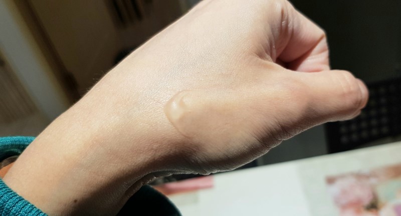 女人知己試用大隊,銀耳多醣活妍晶萃逆時凝沙凍,銀耳萃取,
植萃精華,吉拉索蘆薈萃取,祕魯人蔘根,橄欖葉萃取,
露珠草萃取液,無人工香料,不含酒精,
清爽不黏膩,保濕,柔嫩,光滑,緊實,改善暗沉
