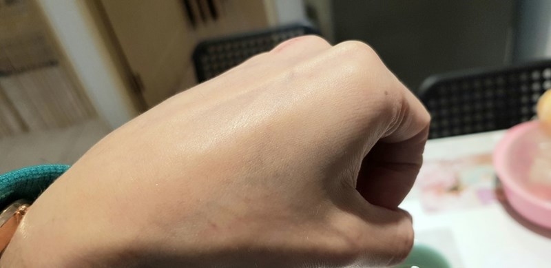 女人知己試用大隊,銀耳多醣活妍晶萃逆時凝沙凍,銀耳萃取,
植萃精華,吉拉索蘆薈萃取,祕魯人蔘根,橄欖葉萃取,
露珠草萃取液,無人工香料,不含酒精,
清爽不黏膩,保濕,柔嫩,光滑,緊實,改善暗沉
