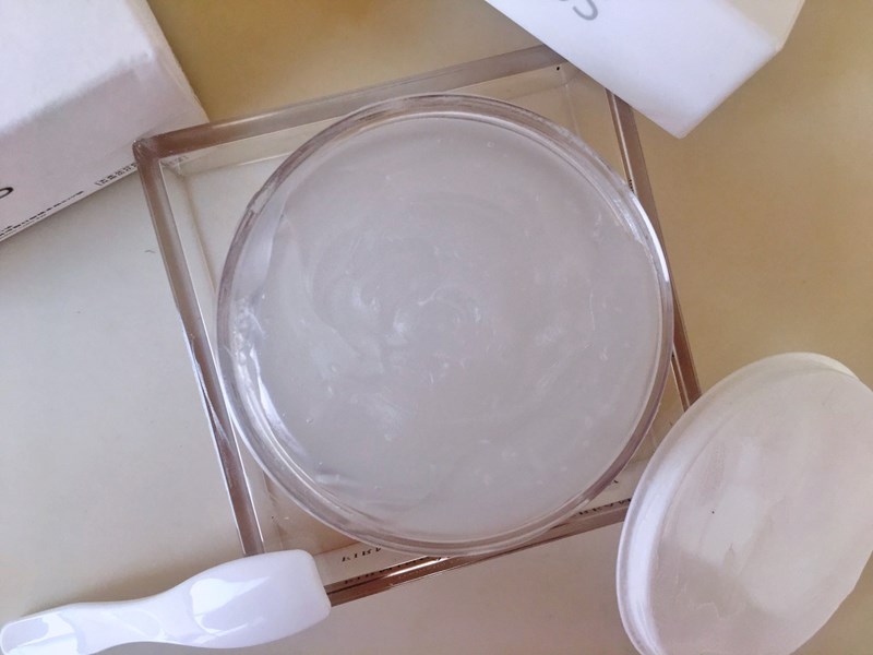 女人知己試用大隊,銀耳多醣活妍晶萃逆時凝沙凍,銀耳萃取,
植萃精華,吉拉索蘆薈萃取,祕魯人蔘根,橄欖葉萃取,
露珠草萃取液,無人工香料,不含酒精,
清爽不黏膩,保濕,柔嫩,光滑,緊實,改善暗沉
