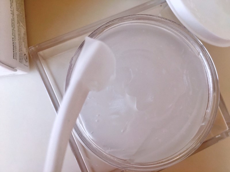 女人知己試用大隊,銀耳多醣活妍晶萃逆時凝沙凍,銀耳萃取,
植萃精華,吉拉索蘆薈萃取,祕魯人蔘根,橄欖葉萃取,
露珠草萃取液,無人工香料,不含酒精,
清爽不黏膩,保濕,柔嫩,光滑,緊實,改善暗沉
