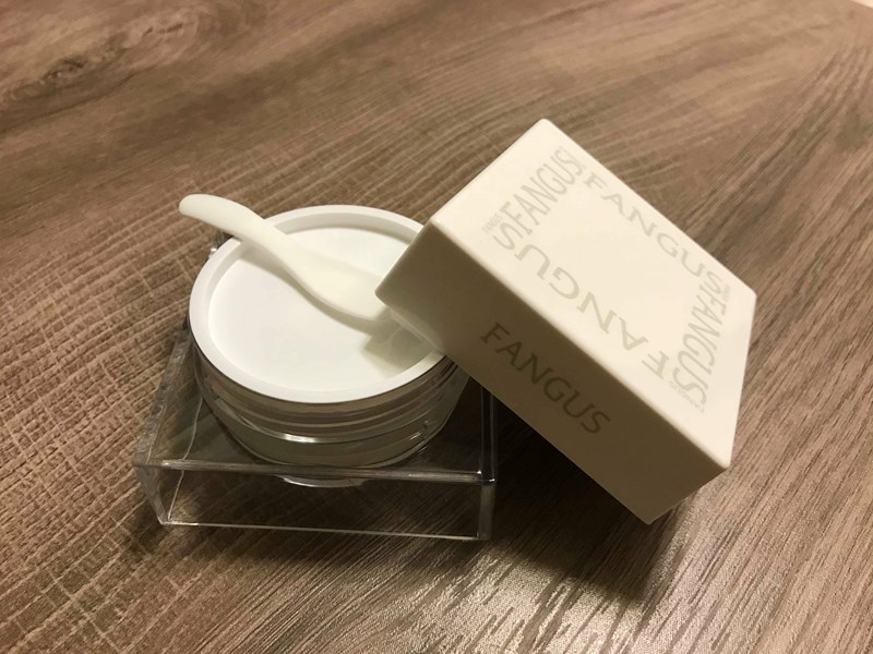 女人知己試用大隊,銀耳多醣活妍晶萃逆時凝沙凍,銀耳萃取,
植萃精華,吉拉索蘆薈萃取,祕魯人蔘根,橄欖葉萃取,
露珠草萃取液,無人工香料,不含酒精,
清爽不黏膩,保濕,柔嫩,光滑,緊實,改善暗沉
