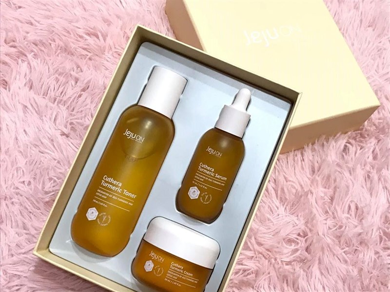 女人知己試用大隊,韓國,韓國原裝進口,JEJUON薑黃煥顏滋潤化妝水,JEJUON薑黃煥顏滋潤精華乳,JEJUON薑黃煥顏滋潤面霜,JEJUON薑黃煥顏滋潤禮盒組,濟州島,姜黃根,天然草本植物,天然精油香料,水解膠原蛋白,玻尿酸,天然防腐劑,保濕,清爽,抗老,抗皺,抗氧化,修復,抑制黑色素形成