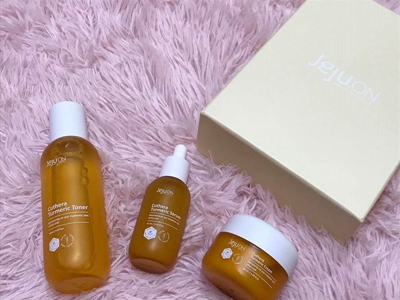 女人知己試用大隊,韓國,韓國原裝進口,JEJUON薑黃煥顏滋潤化妝水,JEJUON薑黃煥顏滋潤精華乳,JEJUON薑黃煥顏滋潤面霜,JEJUON薑黃煥顏滋潤禮盒組,濟州島,姜黃根,天然草本植物,天然精油香料,水解膠原蛋白,玻尿酸,天然防腐劑,保濕,清爽,抗老,抗皺,抗氧化,修復,抑制黑色素形成